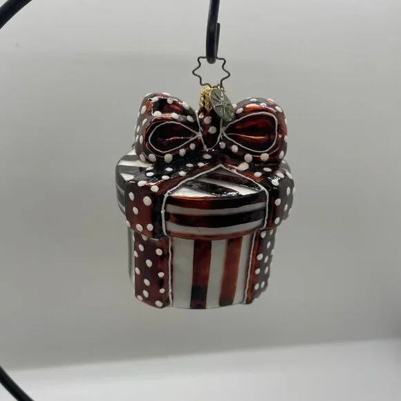 henri bendel hat box ornament - Picture 3 of 4